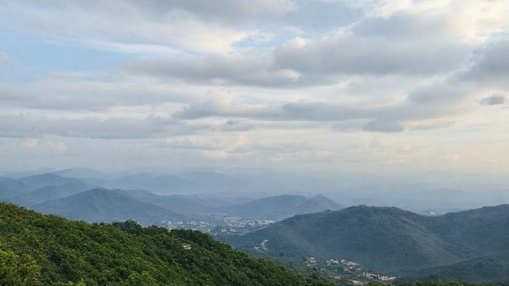 2025 Hyundai Grandeur Turbo-Petrol vs Kia K8 vs Toyota Camry: ADAS Technology and Performance Comparison - Complete Specifications, Price & Review 2025