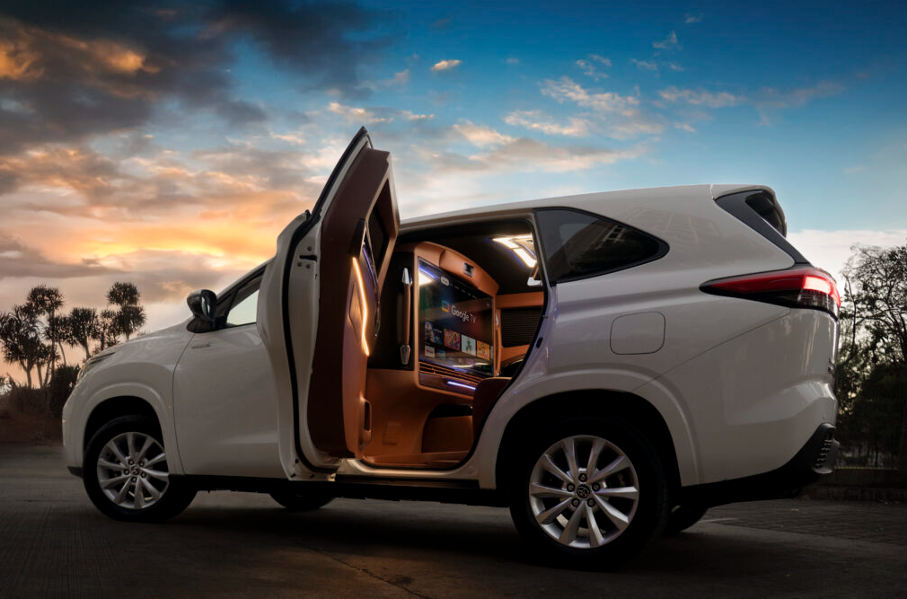 Doing This To Your Innova Hycross Will Cost You Rs 15 Lakh – The Real Reason Behind the Massive Bill - Complete Specifications, Price & Review 2026