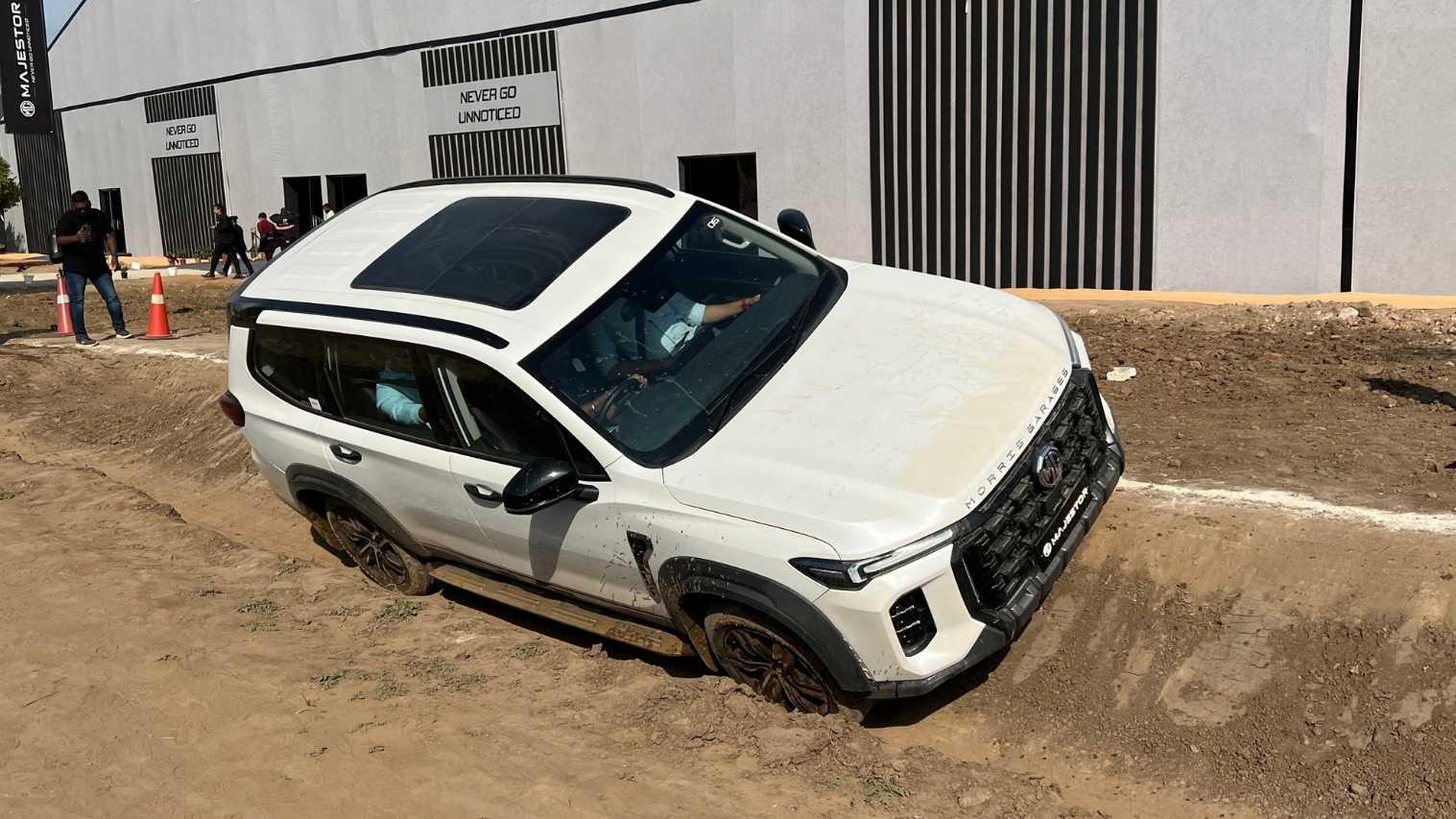 New MG Majestor SUV – Price, Launch, and Top 5 Things You Should Know - Complete Specifications, Price & Review 2026