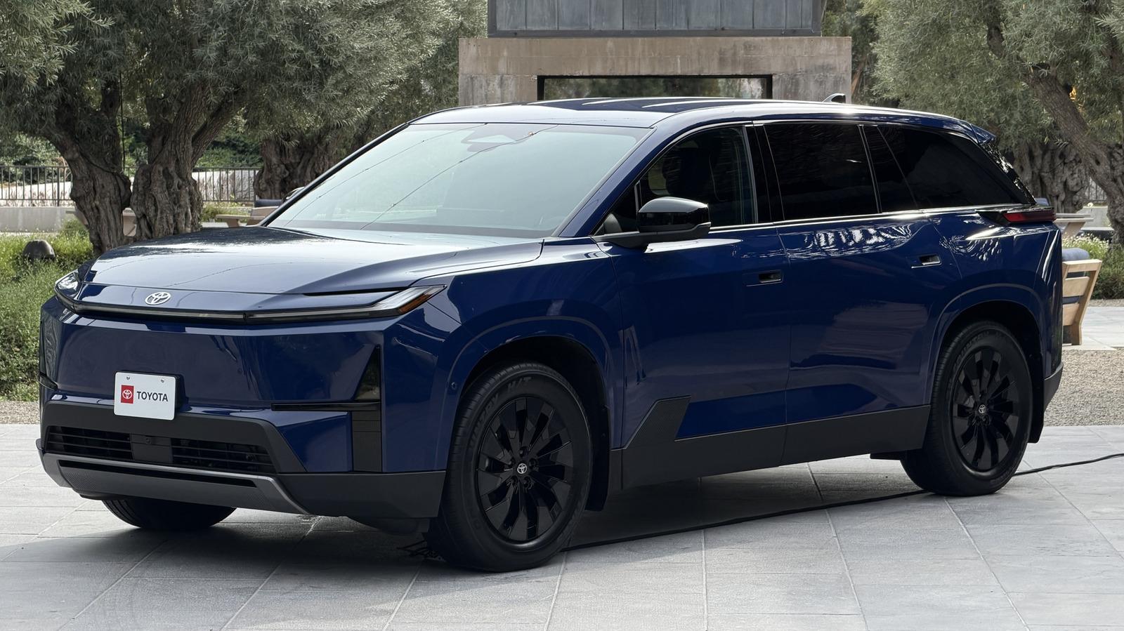 2027 Toyota Highlander vs Three‑Row EV Rivals: Design, Range & Price Compared