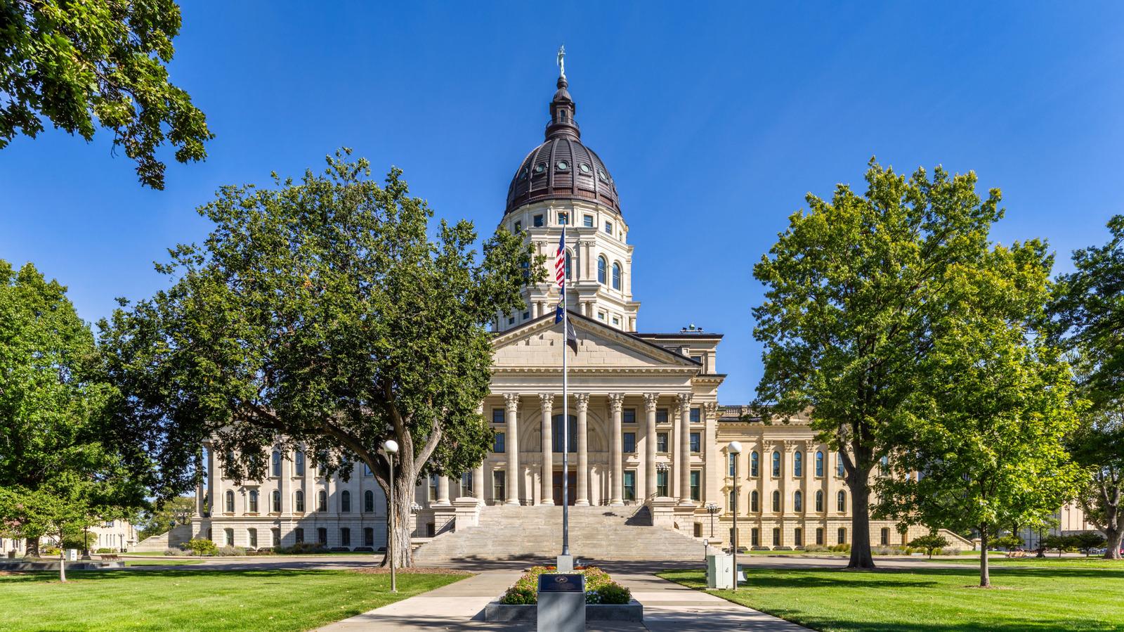 Kansas Revokes Licenses From Trans Drivers (2026 Update): Impact, Legal Specs, and What Drivers Need to Know | AutoTorque Kansas Revokes Licenses From Trans Drivers (2026 Update): Impact, Legal Specs, and What Drivers Need to Know - Specs & Review 2026